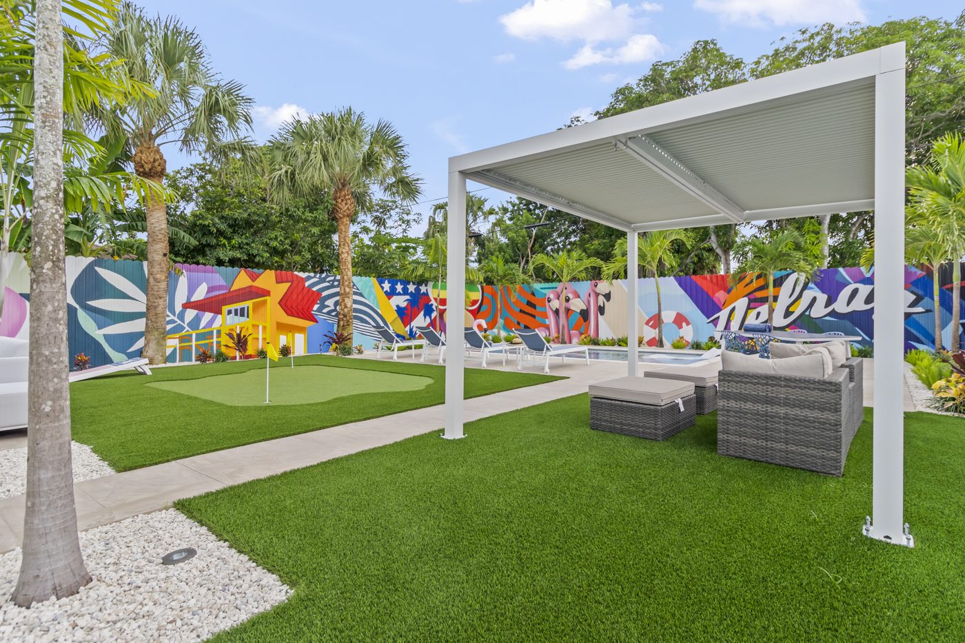 Pergola lounge, turf and putting area